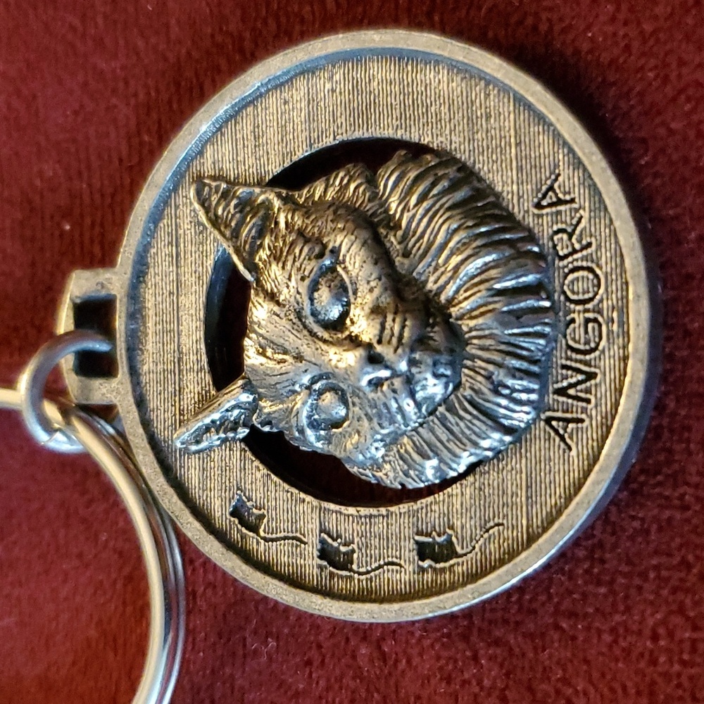 Angora Cat Key Chain‎